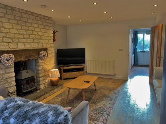 9 Hollybush Close, Acton Turville - 4.jpg