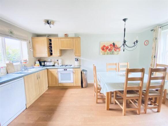 Spacious Open Plan Kitchen Diner