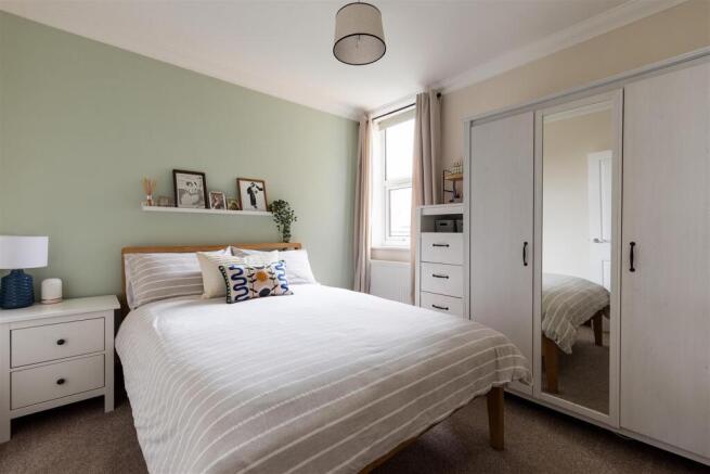 Lyndhurst Drive, E10