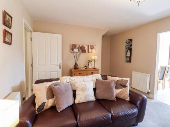 3 bed House for sale Image 4