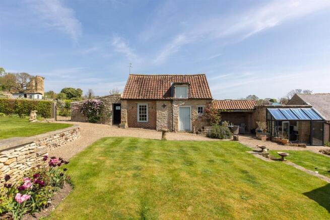 Garden Room & Outbuildings