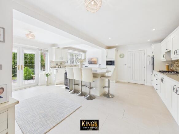 4 bed Detached for sale Image 11