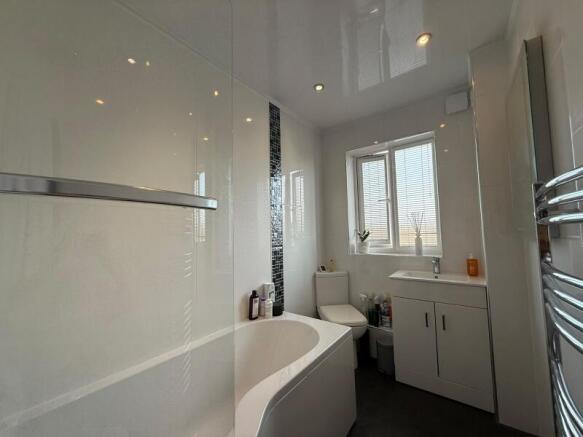 4 bed Detached to rent Image 12