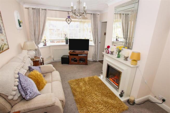BAY FRONTED LOUNGE