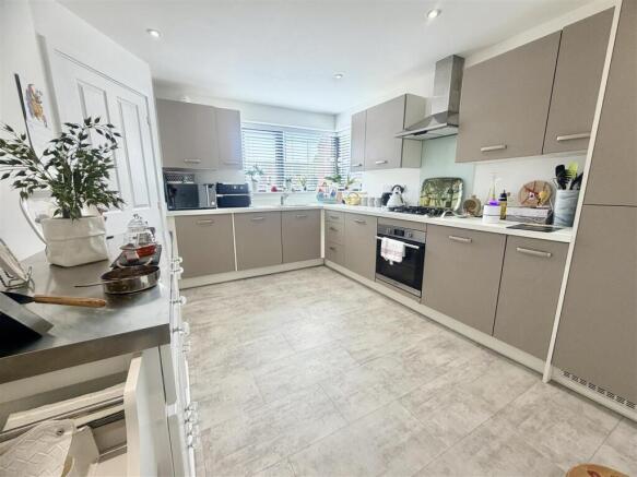 2 bed Semi-Detached for sale Image 9