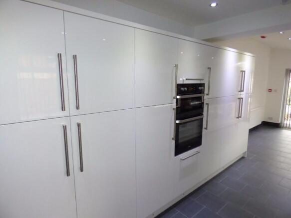 1 bed House Share to rent Image 6
