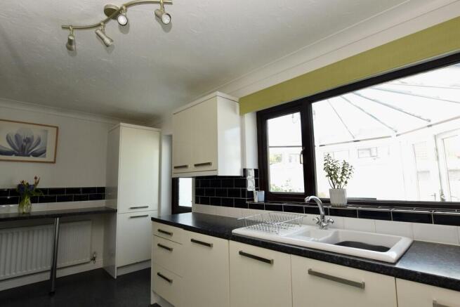 3 bed Semi-Detached for sale Image 7