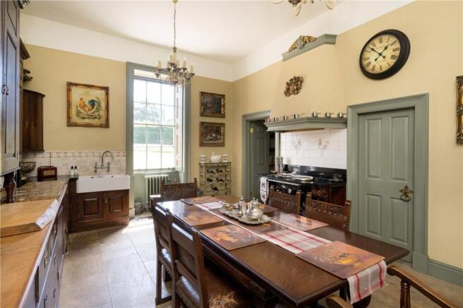 9 bed Detached for sale Image 5