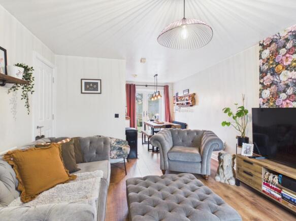 CAM03729G0-PR0244-STILL001