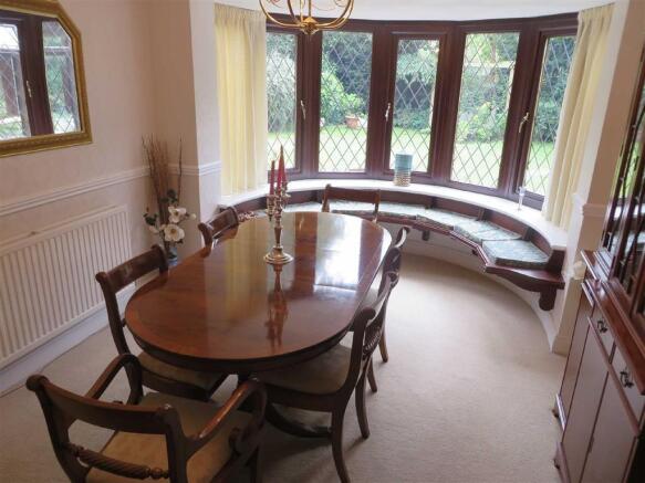 SEPARATE DINING ROOM