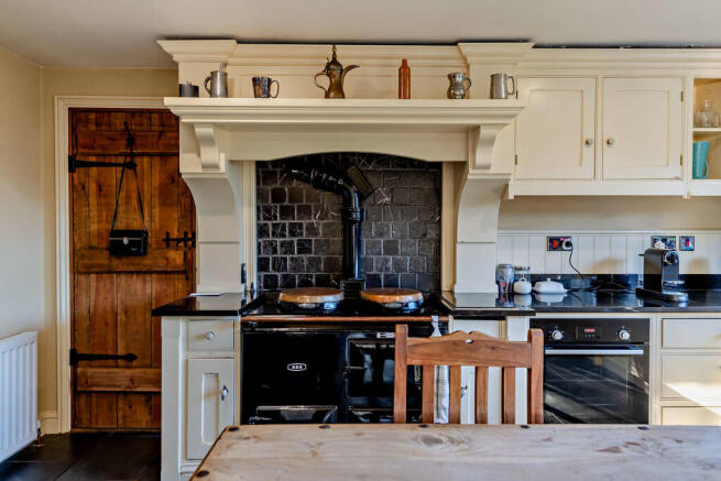 8638610-interior1...