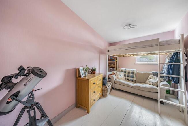 Bedroom 5.jpg