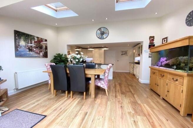 Kitchen/Dining...