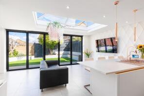 8, Lambourn Drive, Luton LU2 7GQ