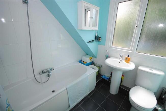 COMBINED BATHROOM/WC