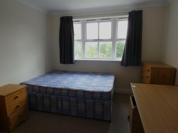 bed 1.jpg
