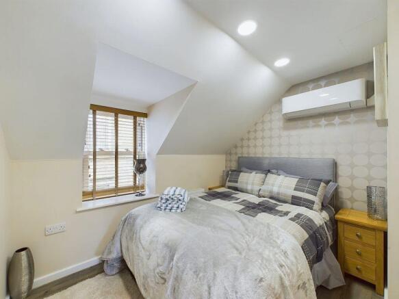 5 bed Apartment for sale Image 4