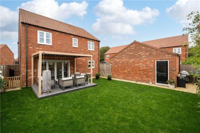 4 bed Detached for sale Image 9