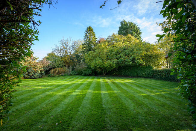Lawned Gardens 