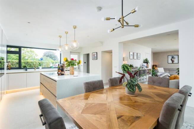 4 bed Semi-Detached for sale Image 7