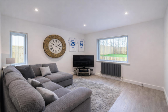 4 bed Semi-Detached for sale Image 6