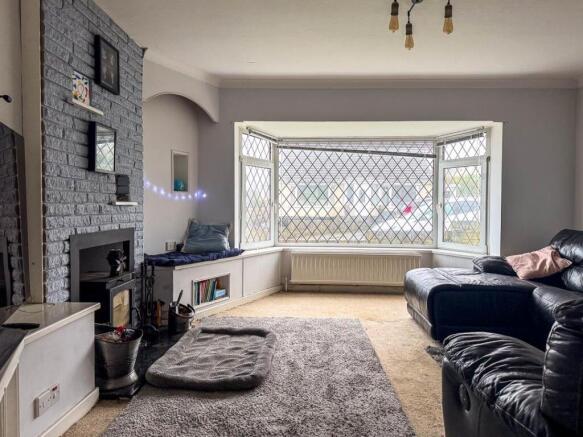 26 Howe Road, Onchan (12).jpg