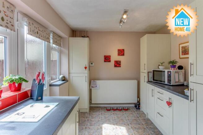 KITCHEN / DINING ROOM: