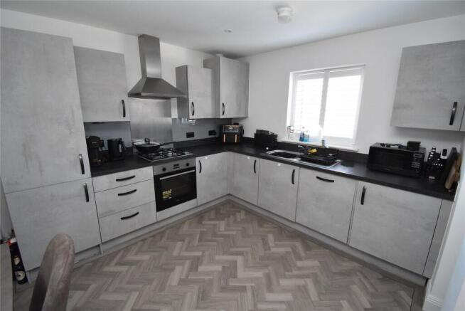 Spindle Close, Houghton Regis, Dunstable, Bedfordshire, LU5 photo 4