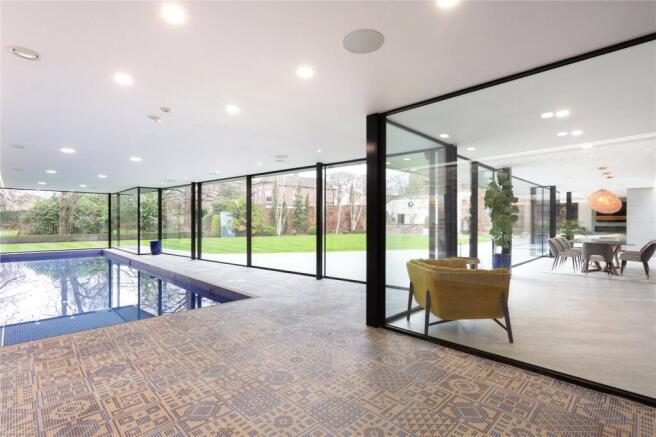 5 bed Detached for sale Image 8