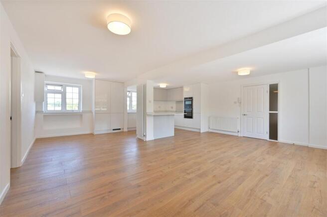 2 Amenbury Court-2.jpg