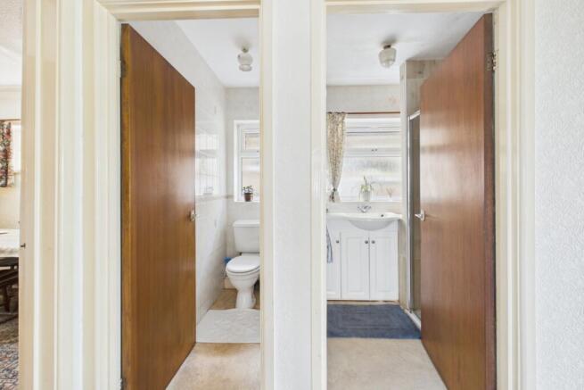 5 bed Detached for sale Image 12