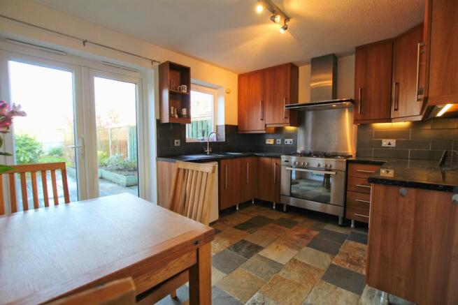 2 bed Semi-Detached for sale Image 3