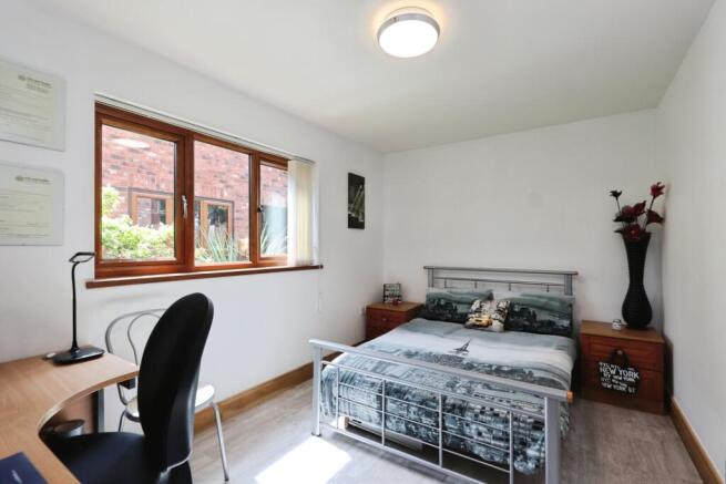 5 bed Detached for sale Image 12