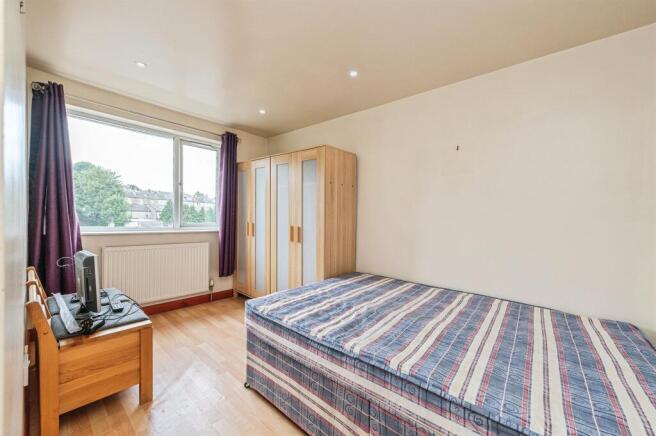 5 bed Detached for sale Image 12