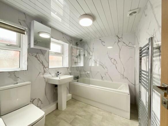 3 bed Terraced to rent Image 5