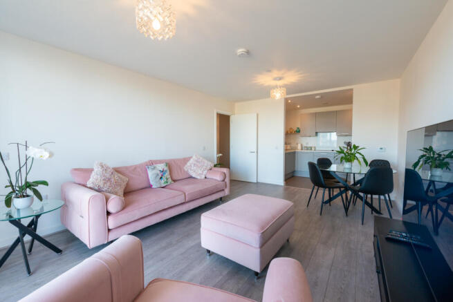 2-bed flat on Heron Place, Colnebank Drive, Watford, Hertfordshire, £440,000