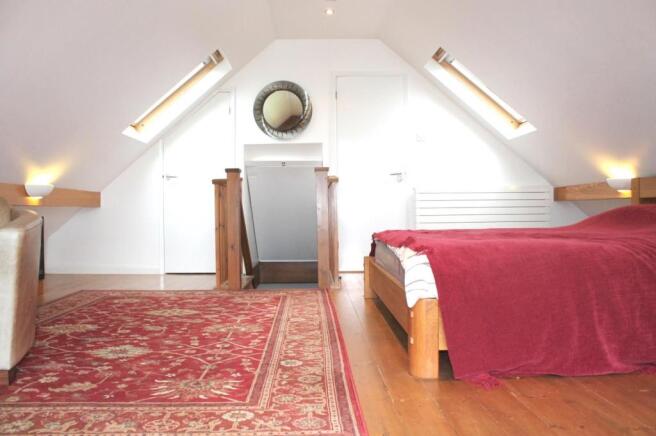 Master Bedroom (2)