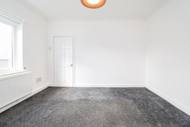 3 bed Semi-Detached to rent Image 6