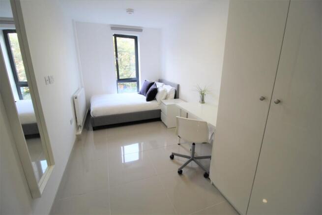 3 bed Flat to rent Image 5