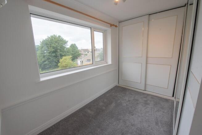 4 bed Semi-Detached to rent Image 12
