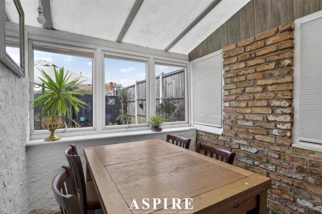 Prince Avenue, Westcliff-On-Sea photo 4