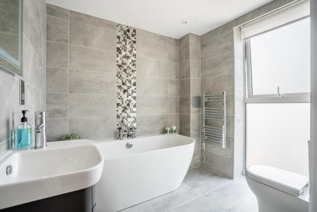 2 bed Apartment to rent Image 4