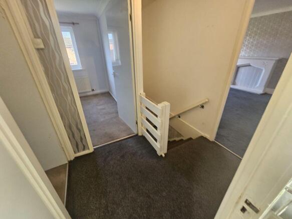 2 bed Flat to rent Image 11