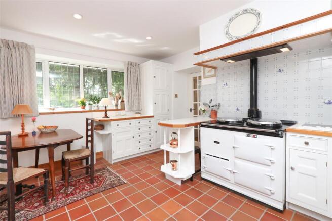 Kitchen2.jpg