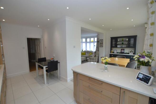 22 Strathearn Ave kitchen2.JPG