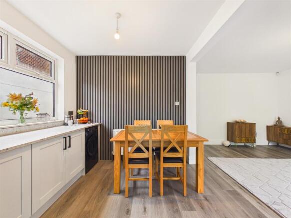 4 bed Semi-Detached for sale Image 6
