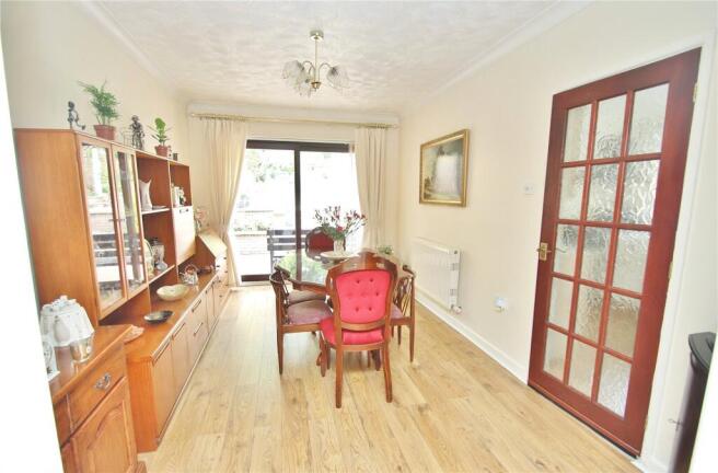 Raymond Close, Verwood, Dorset, BH31 photo 4