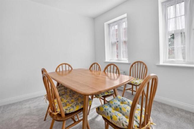 4 bed Detached for sale Image 5