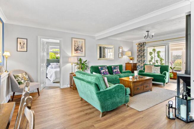 4 bed Detached Bungalow for sale Image 4