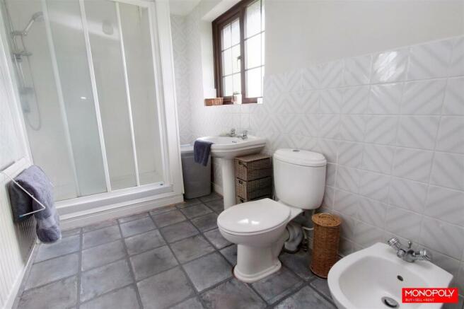 Master Ensuite.jpg
